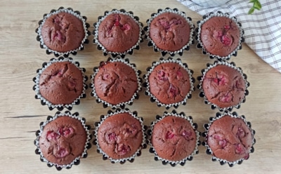 Шоколадное настроение с клюквой: попробуйте маффины из какао — нежность с ягодной искрой