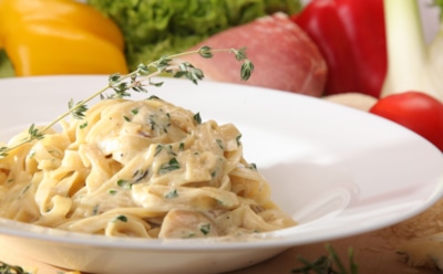 Просто, ароматно, сытно: попробуйте лапшу по-адыгейски со сливками — насладитесь нежным вкусом