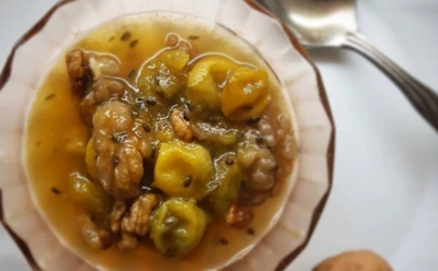 Изумрудное золото лета: варенье из крыжовника с орехами — десерт, который хочется есть ложкой