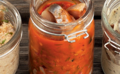 Домашний салат из сельди в томате: зимняя альтернатива кильке – насыщенный вкус и польза