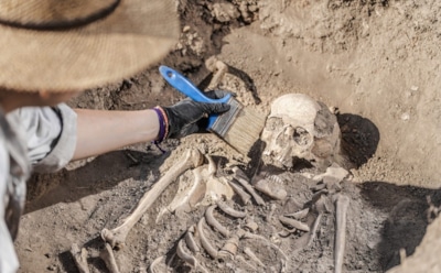 Между язычеством и христианством: археологи раскрыли необычные погребения X века в Польше