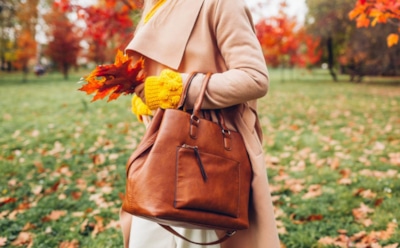 Открытая куртка, закрытые сосуды: врач объяснил, чем опасна привычка ходить нараспашку осенью