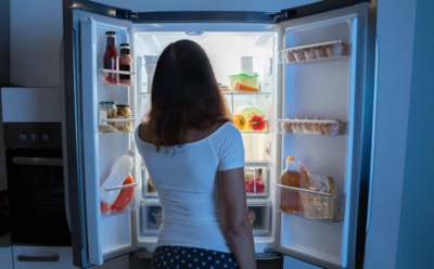 Когда холодильник заменяет поддержку: психолог рассказал, как выйти из ловушки стрессового переедания