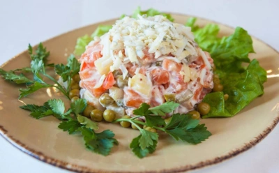 Вкус зимы на тарелке: этот салат точно покорит ваших гостей