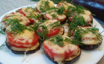 Баклажаны под шубой возвращаются: простая запеканка из советского прошлого снова в моде