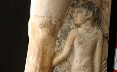 Тайна семьи под пирамидой: в Саккаре нашли уникальную статую эпохи фараонов