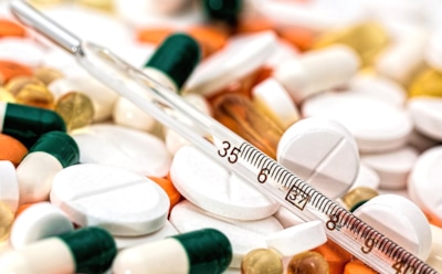 Срок вышел — здоровье под угрозой: эксперт объяснил, какие препараты нельзя хранить ни днем дольше