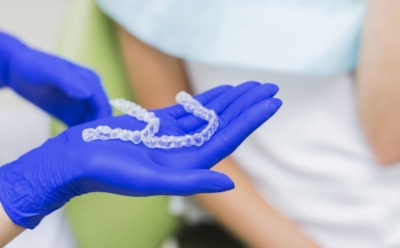 Опасная мода на ровные зубы: почему попытки исправить прикус дома могут закончиться бедой