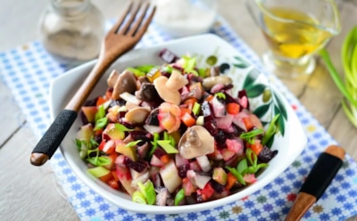 Винегрет, который удивит: новая версия классики с маринованными грибами