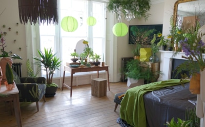 Сюрприз для любителей зелени: почему цветы в спальне не делают воздух чище