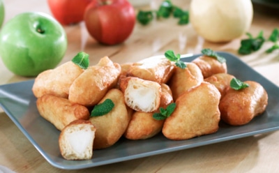 Десерт без хлопот: груши в кефирном кляре — простое лакомство, которое превращает трапезу в праздник