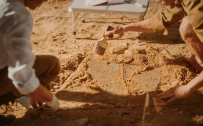 Древние лица на скале: в Хабаровском крае обнаружили загадочные рисунки неизвестного народа