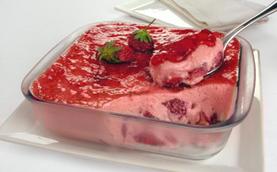 Два ингредиента — и десерт готов: домашний ягодный щербет со сгущенкой, который тает во рту