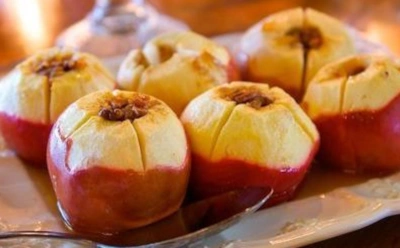 Осеннее тепло в глиняном горшочке: рецепт печеных яблок, от которых пахнет уютом и детством