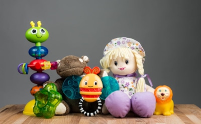 Когда детство зовет обратно: психолог объяснила, почему взрослые тянутся к игрушкам