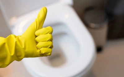 Хитрость хозяйки против ржавчины: недорогой способ очистить сантехнику без спецсредств