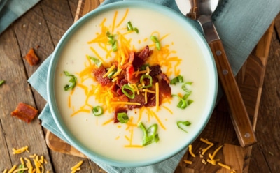 Зима уже не кажется мрачной: этот густой суп создает настроение и наполняет дом аппетитными ароматами