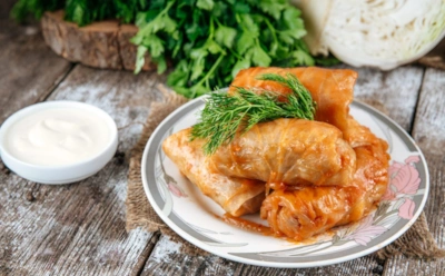 Тепло домашней кухни начинается с капустного листа: голубцы с пшеном становятся идеальным выбором для сытного ужина