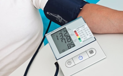 «Нормальное для возраста» оказалось ненормальным: доктор Мясников объяснил, какое давление опасно для пенсионеров