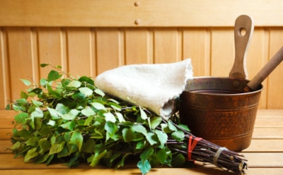 Баня любит правильные решения, а тело — заботу: как выбрать веник, который улучшит самочувствие и настроение