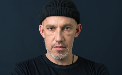 Максим Левин вручил кольцо героине «Битвы сильнейших»: экстрасенс подкатил к «Черной вдове»