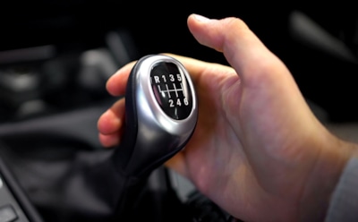 Бензин утекает незаметно: этот принцип помогает сэкономить больше, чем скидки на заправке