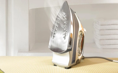 Утюг пока еще рано списывать со счетов: эти средства растворяют грязь и возвращают ровную подачу пара