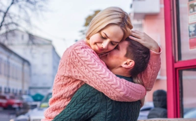 Обычный жест с неожиданной глубиной: врач рассказал о позитивном влиянии «обнимашек» на состояние человека