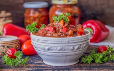 Яркое рагу, от которого трудно оторваться: молдавский гивеч объединяет овощи в насыщенное осеннее блюдо