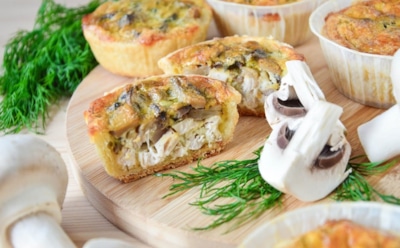 Рецепт, ломающий привычки: этот манник с ароматной начинкой легко заменяет полноценный обед