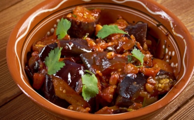 Баклажаны раскрывают свой характер в новом блюде: удивите гостей сочным и насыщенным угощением