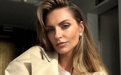 Кому платят больше, чем курьерам: Саша Савельева из «Фабрики» осваивает новую профессию