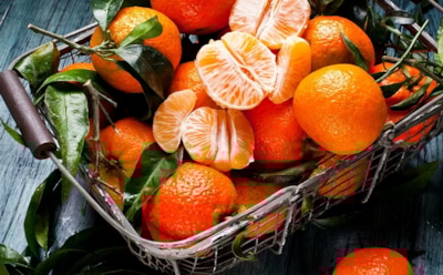 Запах Нового года легко испортить неверным выбором: как распознать сочные мандарины и не купить сухую кислятину