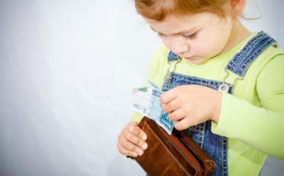 Настоящее финансовое воспитание начинается с мелочи: как правильно выдавать карманные деньги детям