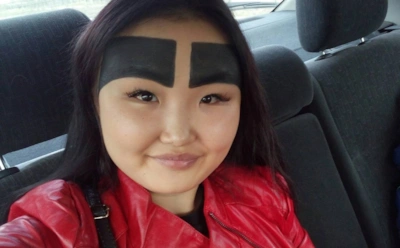 Бровастая звезда шоу «Пусть говорят» Протодьяконова выпрыгнула из окна после избиения