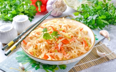 Капусту больше не узнать: рублю, тру, перчу — и через 3 дня получаю идеальную острую закуску