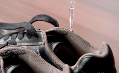 Зимняя обувь больше не пахнет: как эффективно и дешево уничтожить бактерии и вернуть ботинкам свежесть