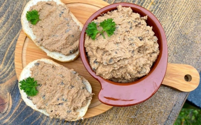 Овощной паштет удивляет нежностью: баклажаны с перцем и творогом создают кремовый вкус — намазка получается идеальной