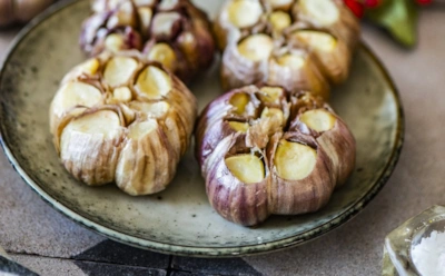 Печеный чеснок творит магию: с ним картофельный крем-суп становится опасно вкусным