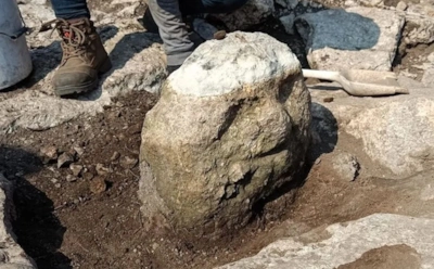 Под толщей веков скрывался каменный страж: археологи обнаружили тайного хранителя церемониального входа