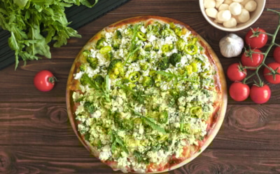Когда пицца становится высокой кухней: брокколи, моцарелла и базилик превращают блюдо в шедевр