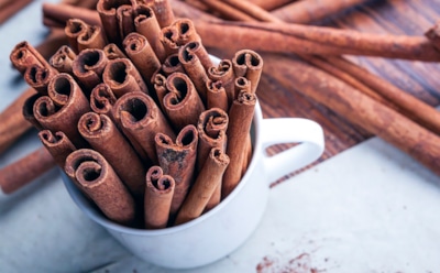 Затхлый запах больше не вернется: доступное средство освежает дом лучше дорогих спреев и работает часами