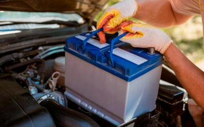 Аккумулятор умирает раньше времени: эти привычки водителей ускоряют разряд даже в новом авто