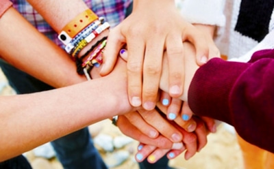 Дружба оказывается мощнее лекарств: ученые рассказали, как социальные связи влияют на продолжительность жизни