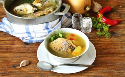 Рассольник для рыбака: версия с окунем и перловкой вместо надоевшего оригинала