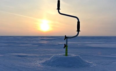 Рыба есть, но не под вами: главные правила выбора места для лунки зимой