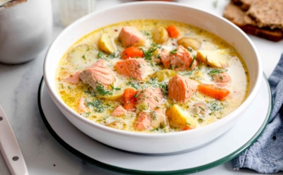 Когда обычная уха уже не радует: приготовьте финский сливочный суп с лососем — восхитительное удивление с первой ложки