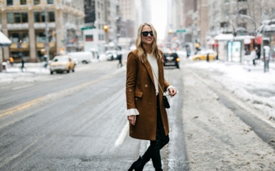 Водолеи в центре внимания и расходов: декабрь 2025 года закружит события быстрее обычного