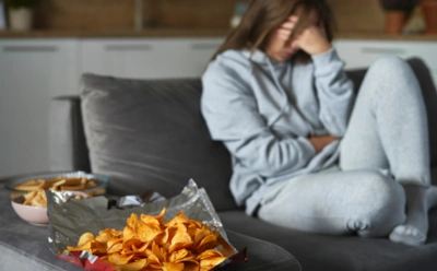 Тревожность начинается не в голове, а на тарелке: гастроэнтеролог объяснила неочевидную связь