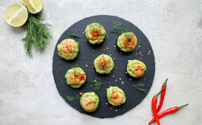 Закуска уровня люкс: только попробуйте эти шарики из авокадо — идеальный выбор для новогоднего стола